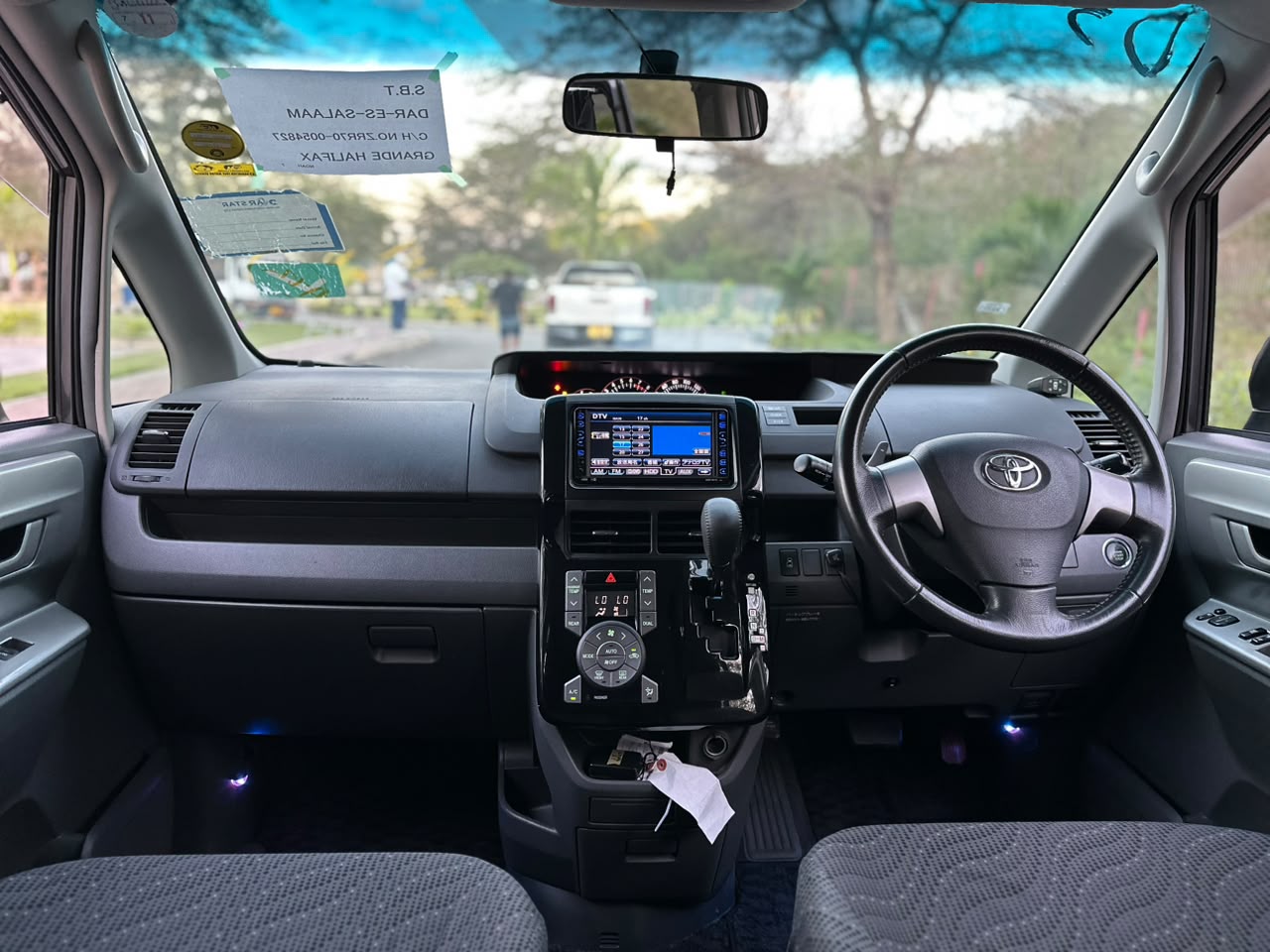 TOYOTA NOAH NEW thumbnail 5